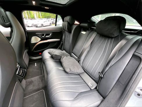 Used 2022 Mercedes-Benz EQS 580 4MATIC Sedan image 19