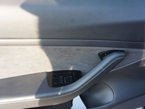 Used 2019 Tesla Model 3 Standard Range Plus RWD image 4