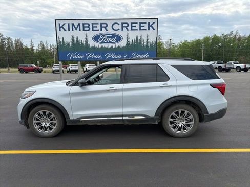 Used 2025 Ford Explorer Active w/ Active Comfort Package AWD/4WD image 2