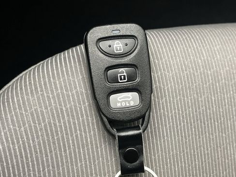 Used 2017 Hyundai Elantra SE image 19