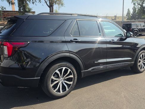 Used 2025 Ford Explorer ST-Line AWD/4WD image 7