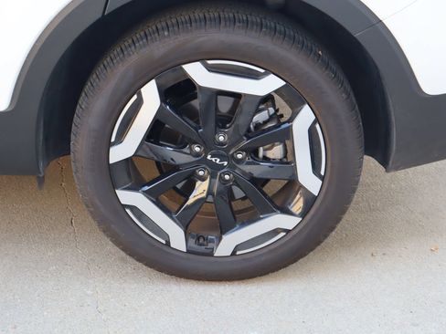Used 2025 Kia Telluride EX w/ EX Captain's Chair Package FWD image 30