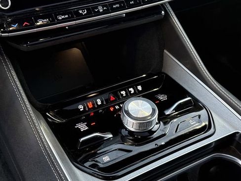 Used 2025 Jeep Wagoneer Series II image 28