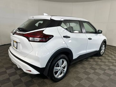 Used 2025 Nissan Kicks Play S FWD image 3