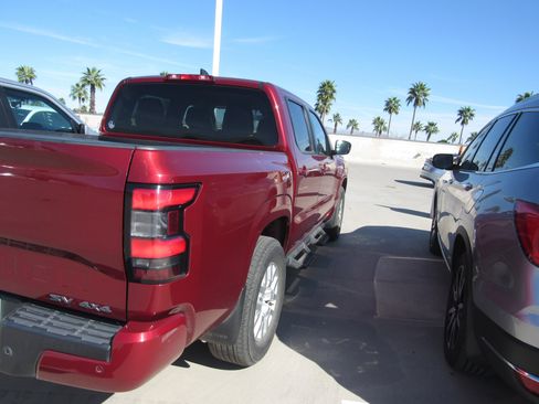 Used 2023 Nissan Frontier SV w/ Technology Package image 3