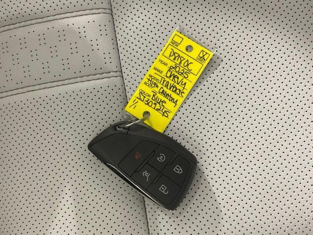 Used 2025 Chevrolet Traverse High Country AWD/4WD image 47