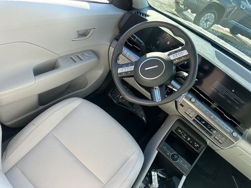 Used 2025 Hyundai Kona SEL AWD/4WD image 15