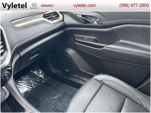 Used 2023 GMC Acadia AT4 w/ Technology Package image 33
