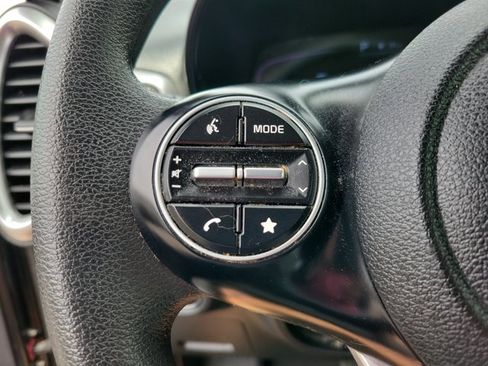 Used 2025 Kia Soul LX w/ LX Technology Package FWD image 11