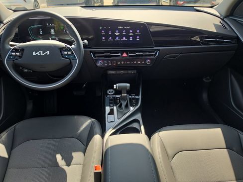 New 2026 Kia Niro EX FWD image 12