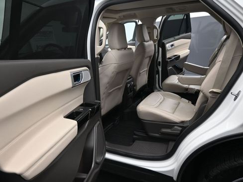 Used 2022 Ford Explorer Platinum w/ Equipment Group 601A image 16