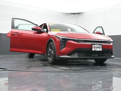 Used 2025 Kia K4 FWD image 47