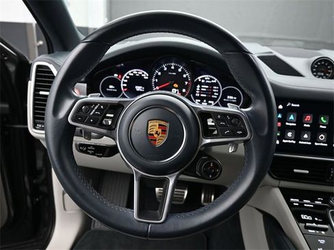 Used 2022 Porsche Cayenne S image 14