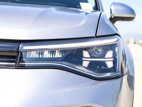 New 2025 Volkswagen Taos SE FWD image 7