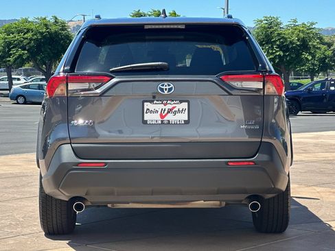Certified 2022 Toyota RAV4 LE AWD/4WD image 6