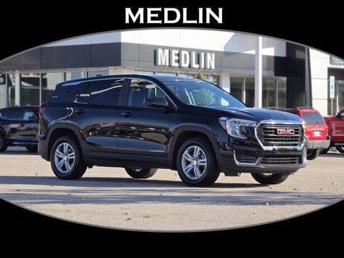 Used 2024 GMC Terrain SLE image 1