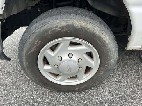 Used 2008 Ford E-350 and Econoline 350 XLT RWD image 3
