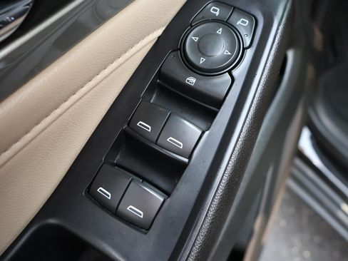Used 2022 Chevrolet Traverse LS FWD image 7