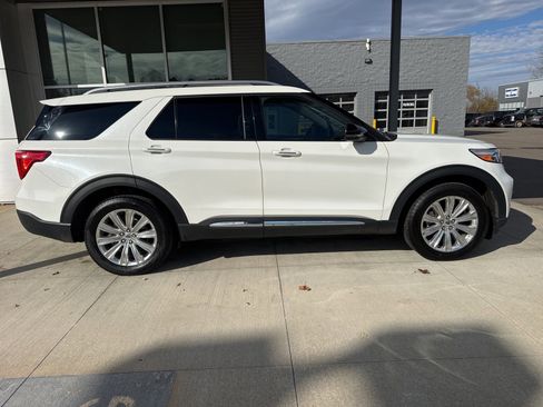 Certified 2022 Ford Explorer Limited w/ Limited Technology Package image 9