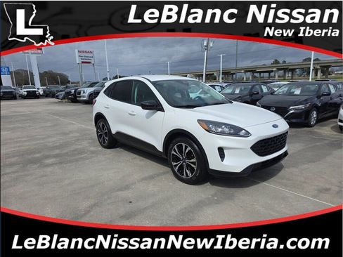 Used 2022 Ford Escape SE w/ SE Sport Appearance Package image 1