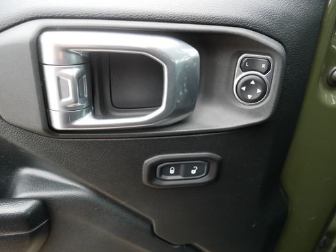 Used 2021 Jeep Wrangler Unlimited Rubicon AWD/4WD image 19