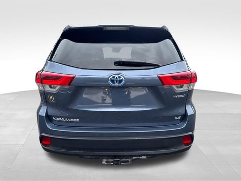 Used 2019 Toyota Highlander LE AWD/4WD image 4
