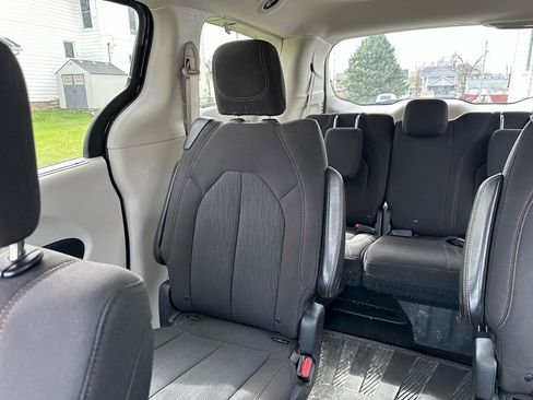 Used 2017 Chrysler Pacifica Touring Plus w/ Security Group image 21