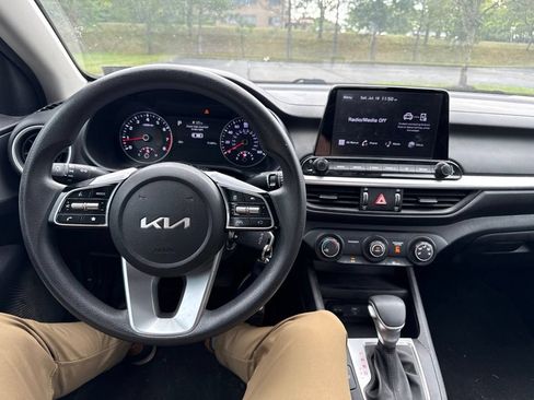 Used 2022 Kia Forte LXS FWD image 6