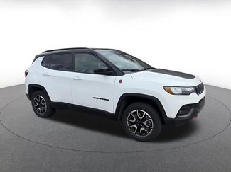 Used 2025 Jeep Compass Trailhawk video 2