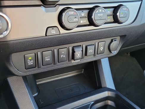 Used 2022 Toyota Tacoma TRD Sport image 19