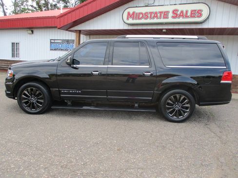 Used 2017 Lincoln Navigator L Select AWD/4WD image 4