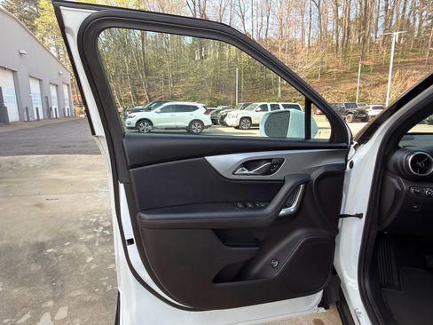 Used 2019 Chevrolet Blazer LT image 9