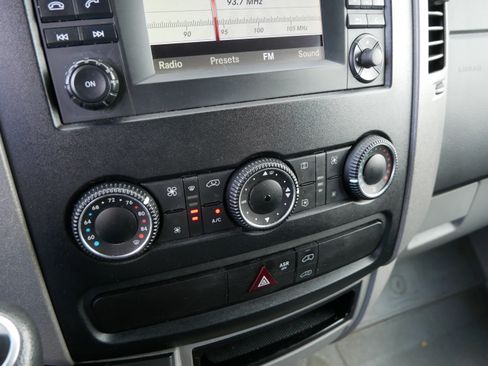 Used 2015 Freightliner Sprinter 3500 image 26