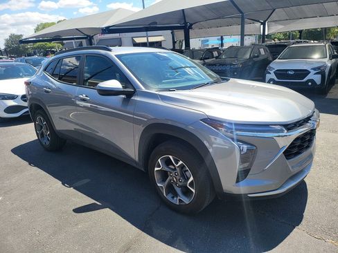 Used 2025 Chevrolet Trax LT w/ LT Convenience Package image 15