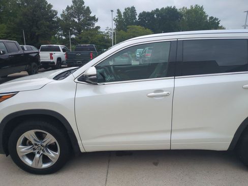 Used 2018 Toyota Highlander Limited FWD image 12