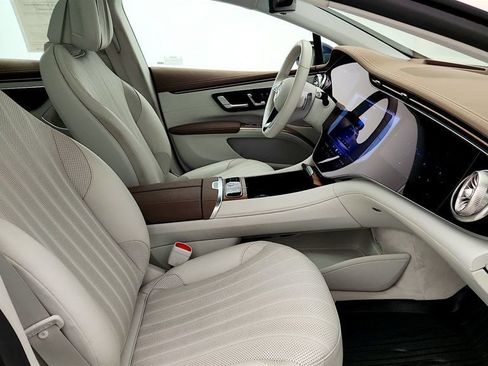 Used 2023 Mercedes-Benz EQS 580 4MATIC Sedan w/ Exclusive Trim Package image 23