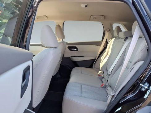 Used 2025 Nissan Rogue SV FWD image 11