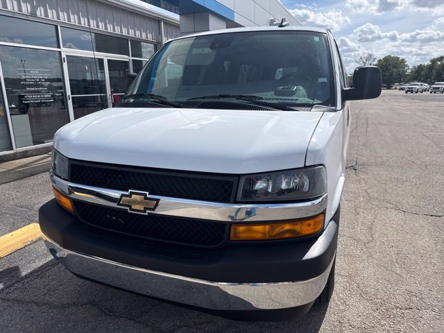Used 2025 Chevrolet Express 3500 LT w/ LT Preferred Equipment Group RWD image 4