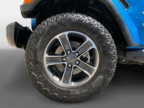 Used 2023 Jeep Wrangler Unlimited Sahara AWD/4WD image 15