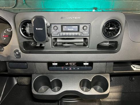 Used 2023 Mercedes-Benz Sprinter 1500 image 9