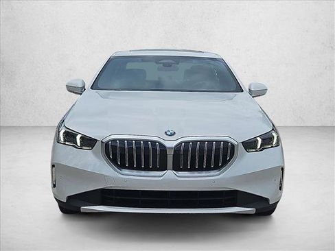 Used 2024 BMW 530i RWD image 2