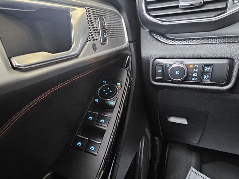 Used 2023 Ford Explorer ST-Line image 24