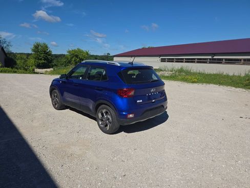 Used 2025 Hyundai Venue SEL FWD image 6