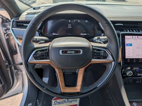 Used 2024 Jeep Grand Cherokee L Summit AWD/4WD image 16
