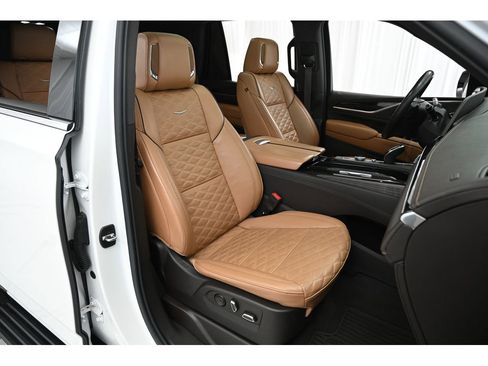 Used 2022 Cadillac Escalade Premium Luxury w/ Performance Package image 17