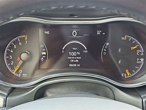 Used 2020 Jeep Grand Cherokee Altitude image 32