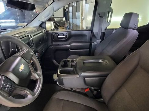 Used 2019 Chevrolet Silverado 1500 Custom w/ Custom Convenience Package AWD/4WD image 9