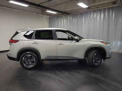 Used 2025 Nissan Rogue SV FWD image 9