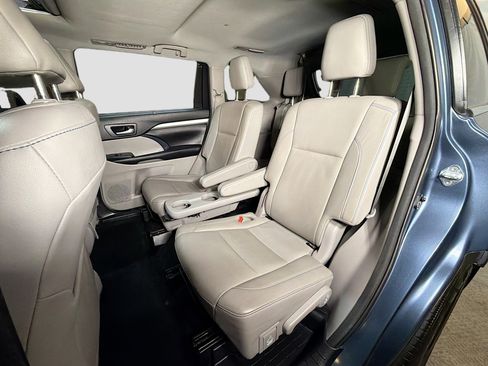 Used 2018 Toyota Highlander XLE image 30