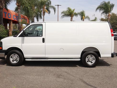 Used 2025 Chevrolet Express 2500 w/ Driver Convenience Package RWD image 5